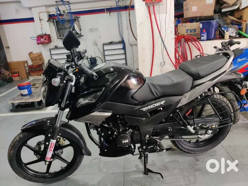 TVS RAIDER TOP MODEL BLUETOOTH SPLIT SEAT BLACK