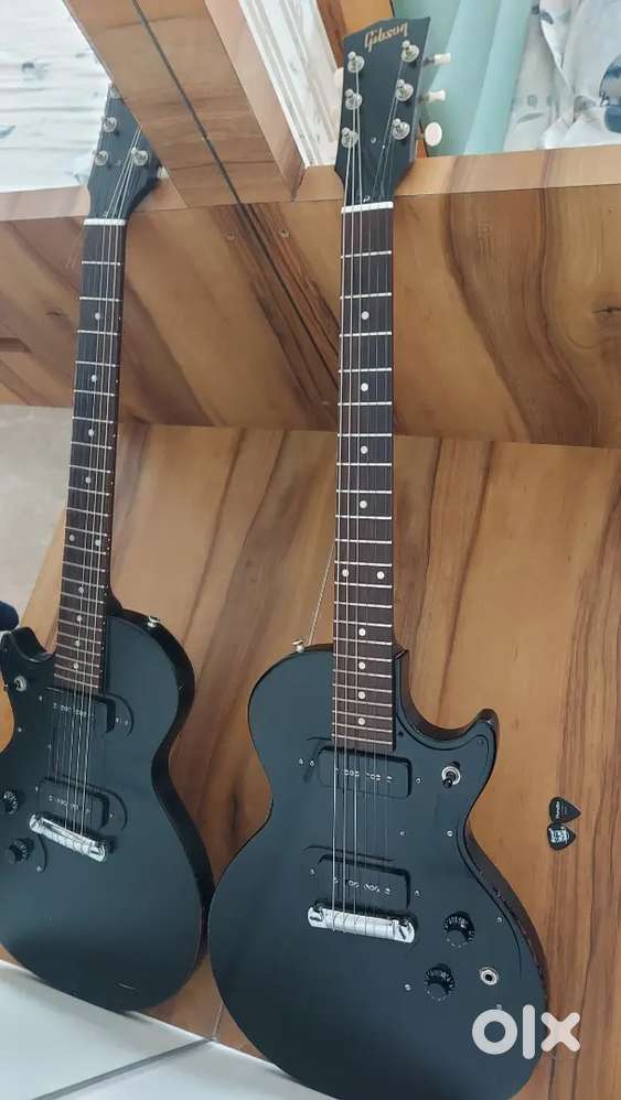 Gibson electeonic guitar