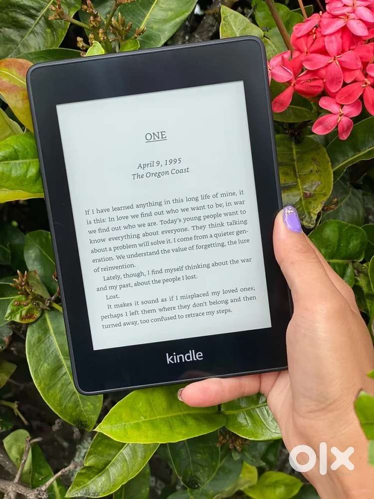 Kindle 10th Gen with box and cable