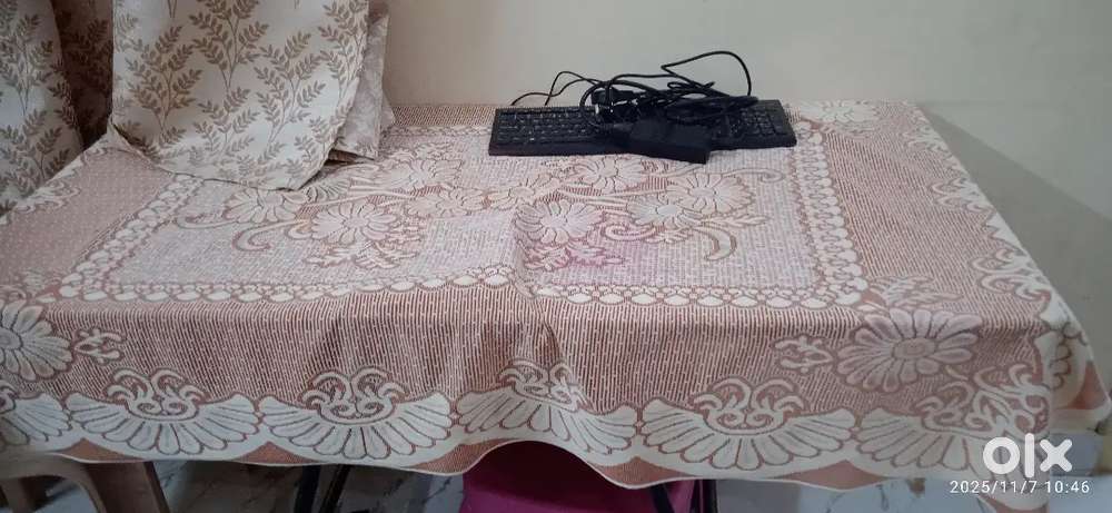 Best table it has very best table it has iron rod