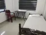 Exicutieve single room available for boys bachelor