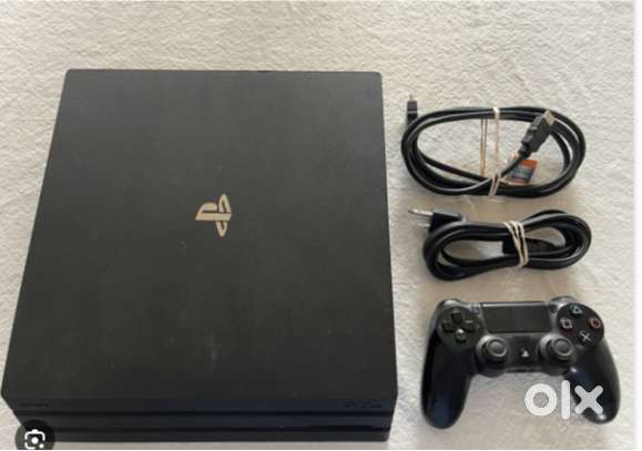 PS4 BRAND NEW CONDITION WITH 2 ORIGNAL REMOTES