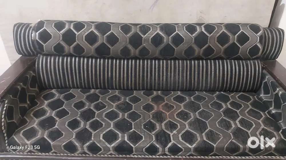 5 Seater Sofa with Center Table