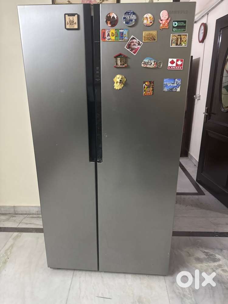 Samsung side by side door fridge with 604 liter capacity