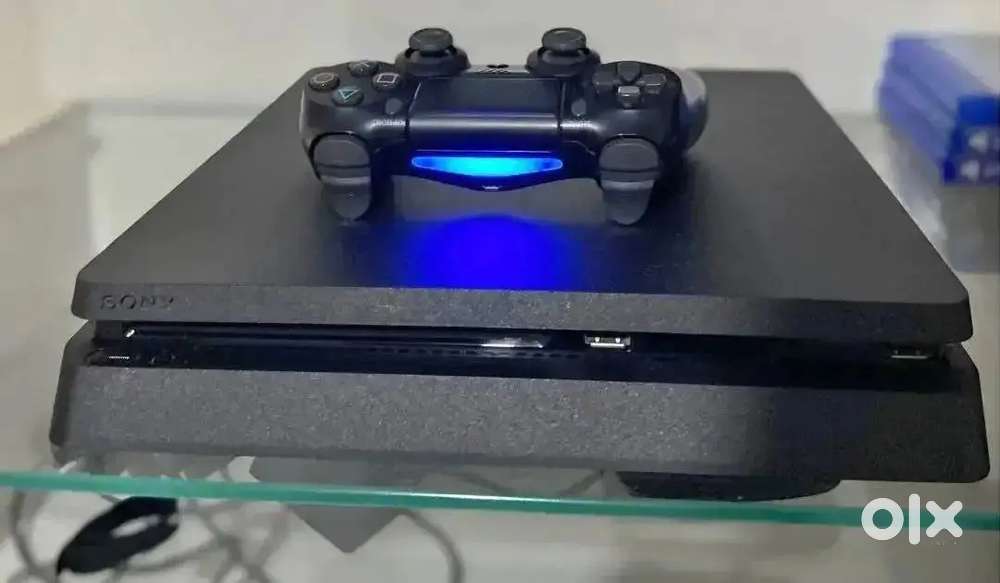 Ps4 1tb with controller and 1 cd