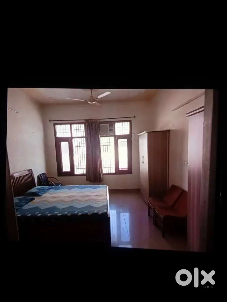 INDEPENDENT ROOM FOR RENT IN SECTOR 125 OLD SUNNY ENCLAVE