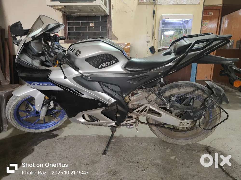 Bike full condition me hain first owner hain