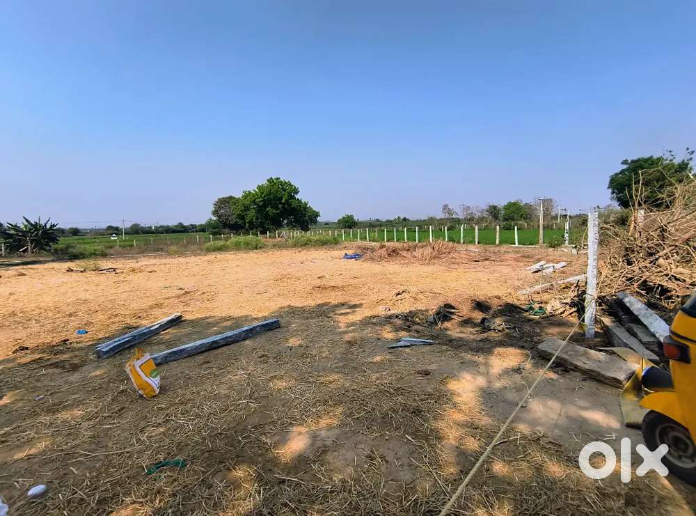 1/2 Acre Road Bit for sale, suitable for plots and venture development