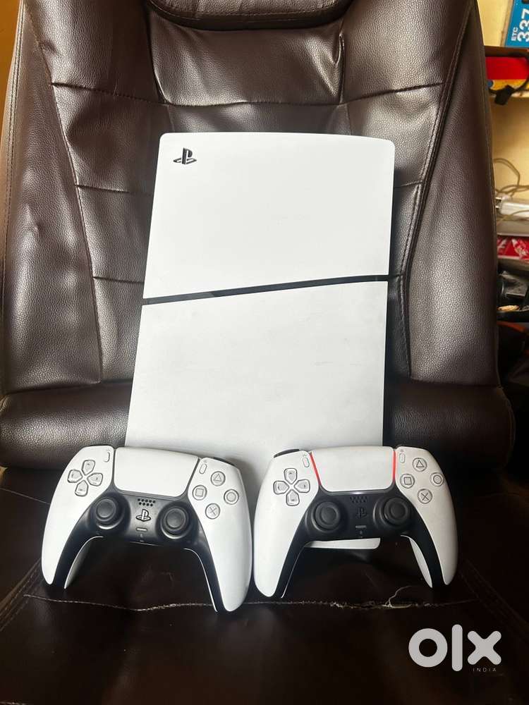 PLAYSTATION 5 WITH 2 CONTROLLER