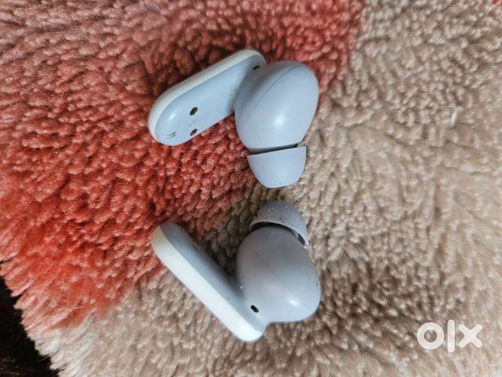 OnePlus Nord 2r Left and Right ear buds