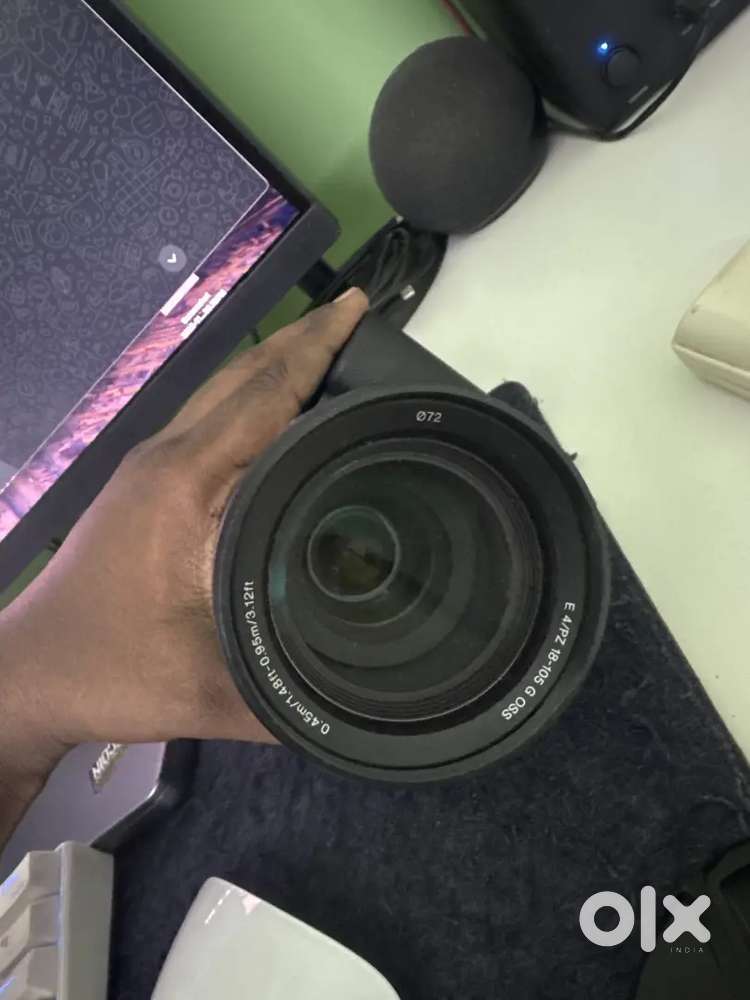 Sony ZV-E10 + Sony 18-105mm f/4 G OSS Lens – Excellent Condition