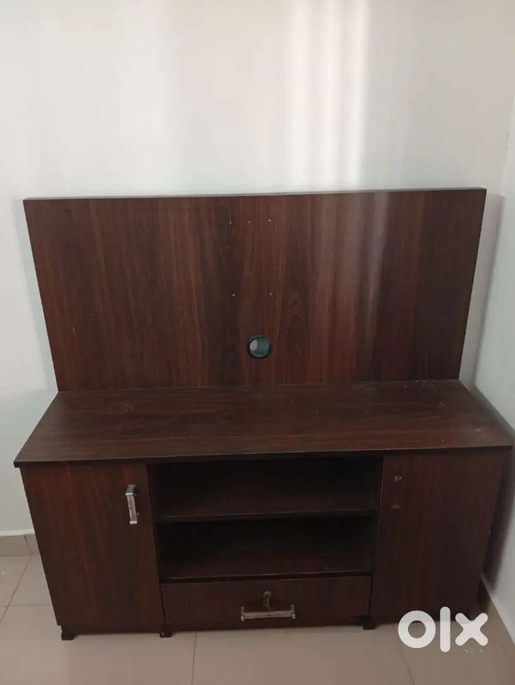 FOR SALE: Stylish & Sturdy Dark Wood TV Stand / Entertainment Unit