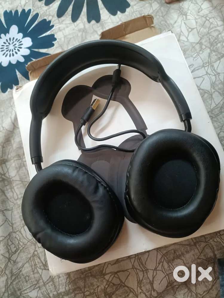 Headphones p9 pro new condition wire less abhi tak use bhi nhi kiye