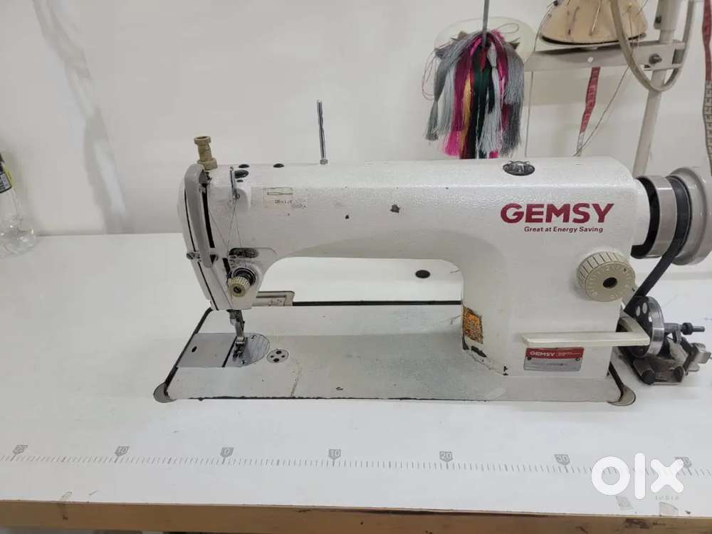 Sewing machine for sale