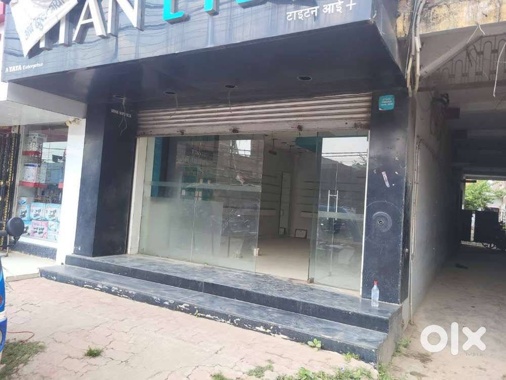 Commecial shop available for rent to Food court, office and showrooms