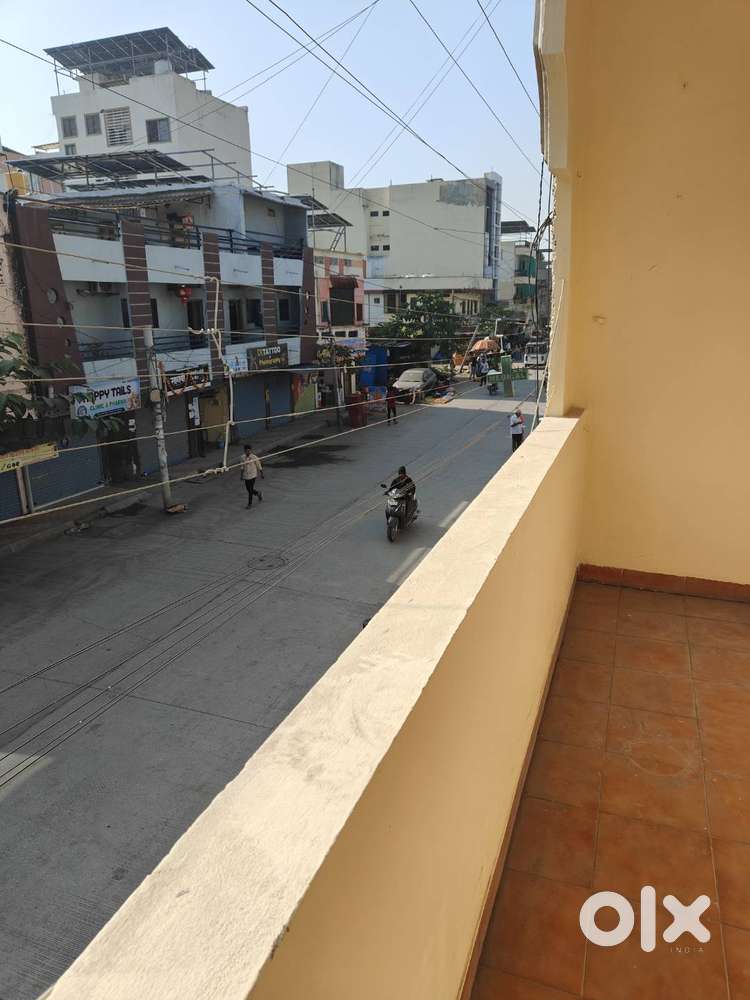 A spacious 2 bhk with balcony, for rent 1st floor