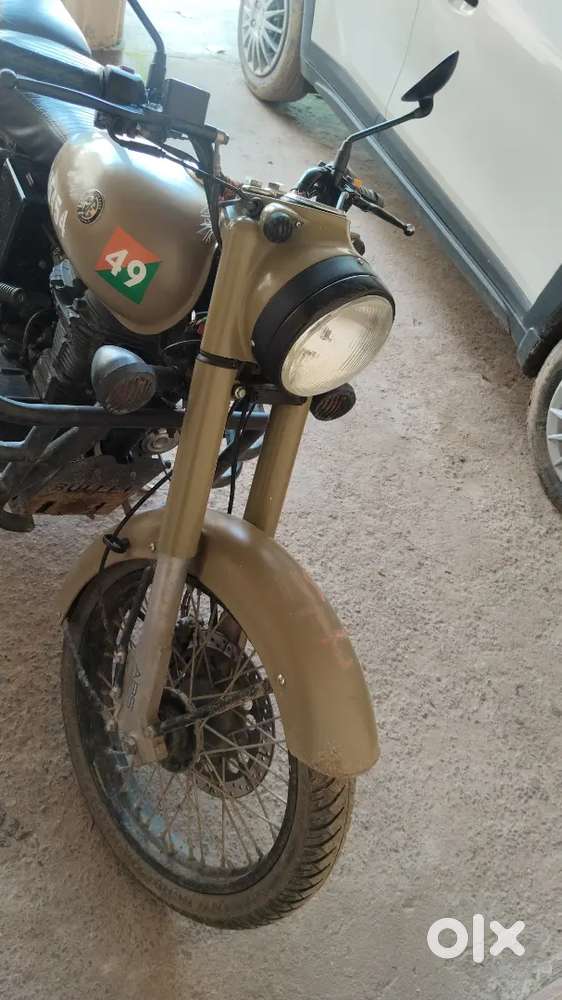 Royl Enfield Classic 350 sand stone colour