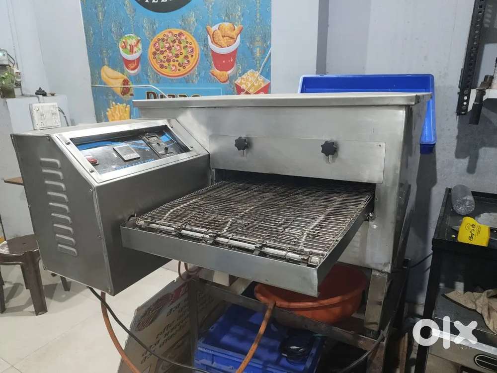 Conveyor pizza oven