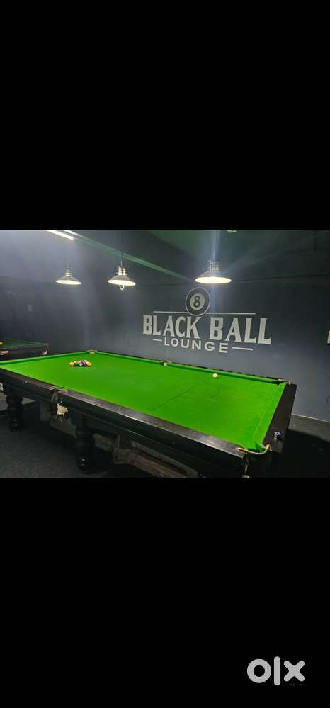 Snooker table pool table