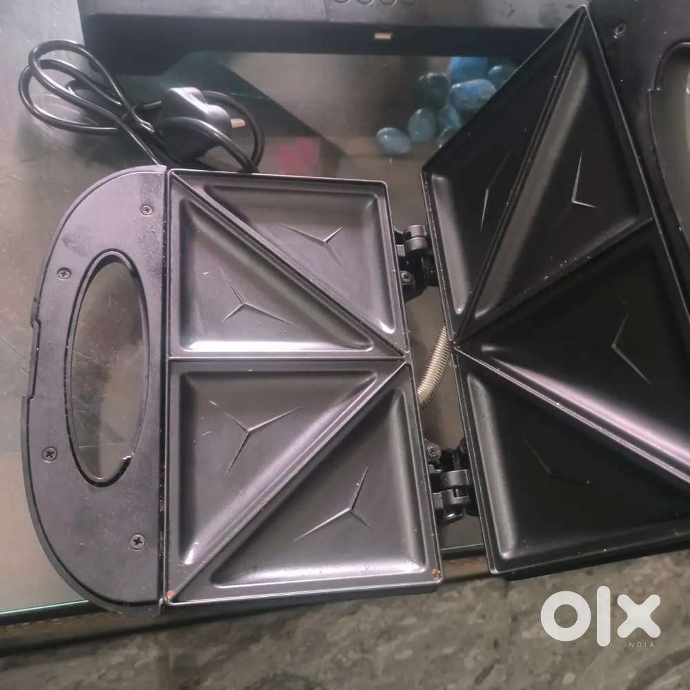 Urgent selling Sandwich maker price is negotiable