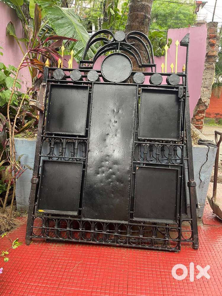 BIG IRON MAIN GATE GOLDEN BLACK