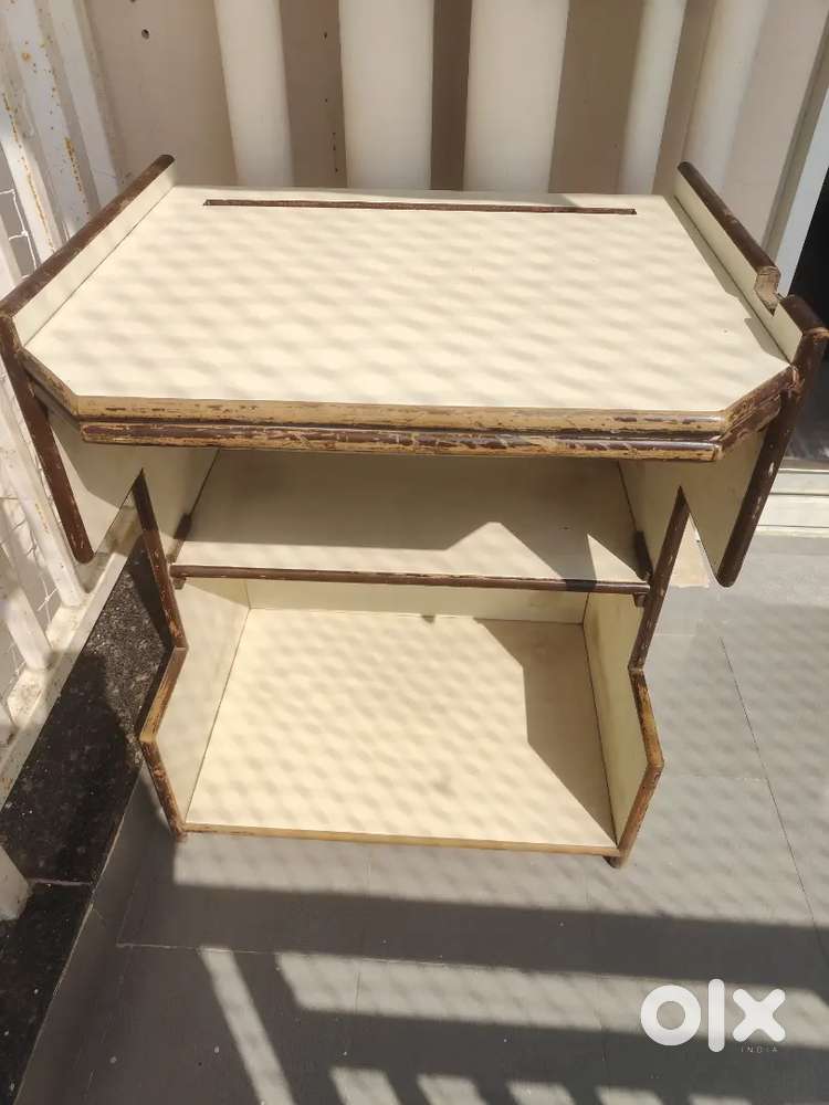 Computer table