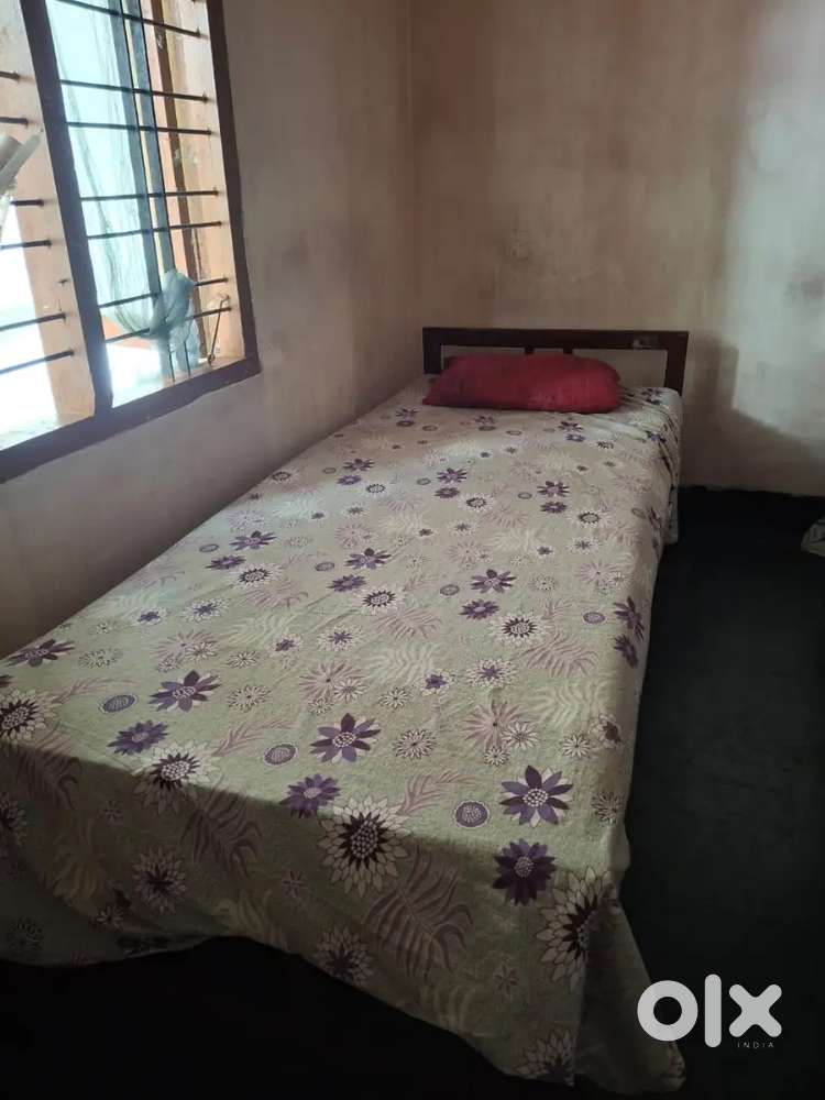 Gents hostel palarivatom