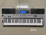 YAMAHA PSR - i455 Keyboard