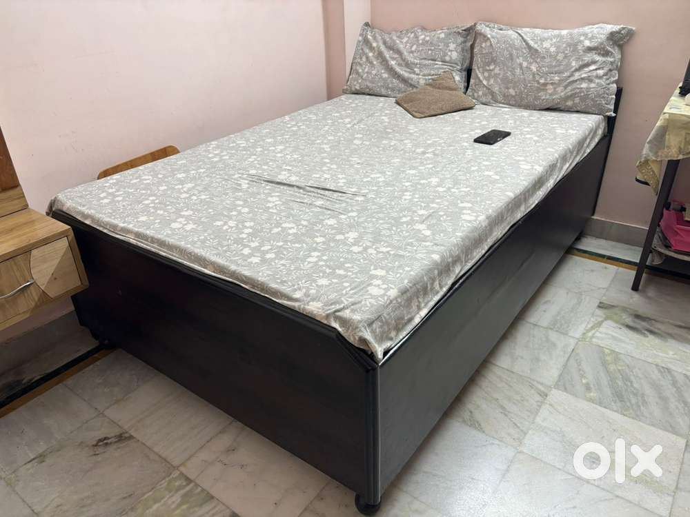 Fridge, Washing machine, inverter, deewan with box n two beds.