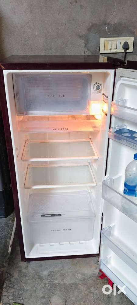 WHIRLPOOL 190L REFRIDIRATOR ONLY 6 MONTH OLD