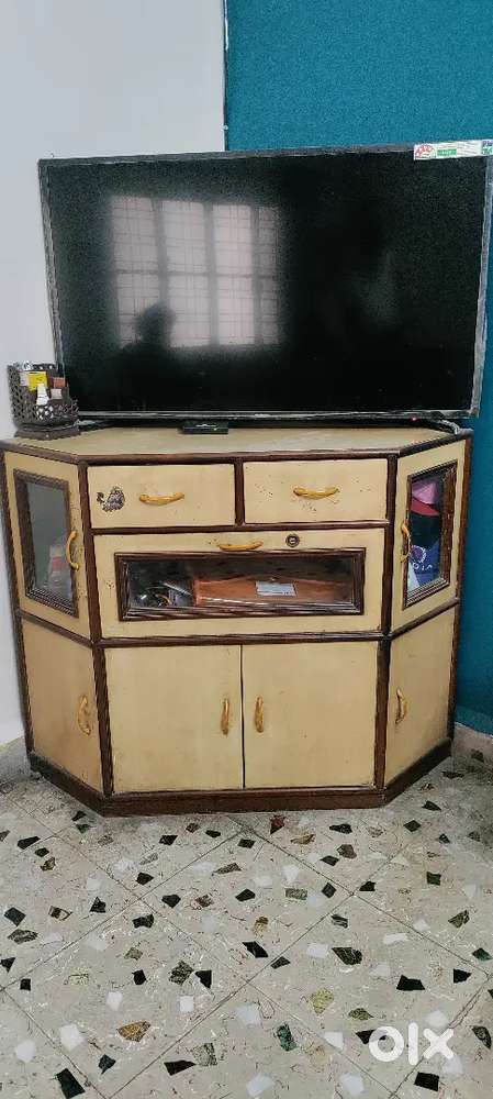 TV corner table
