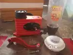 Hand operated mixer juicer