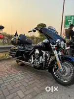 Sparkling Clean Street glide special loaded with accessories
