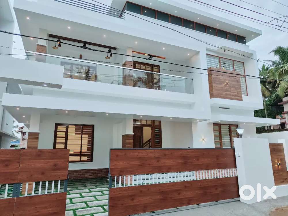 4BHK NEW BEAUTIFUL SPACIOUS HOUSE MANNANTHALA MUKKOLA ST THOMAS SCHOOL