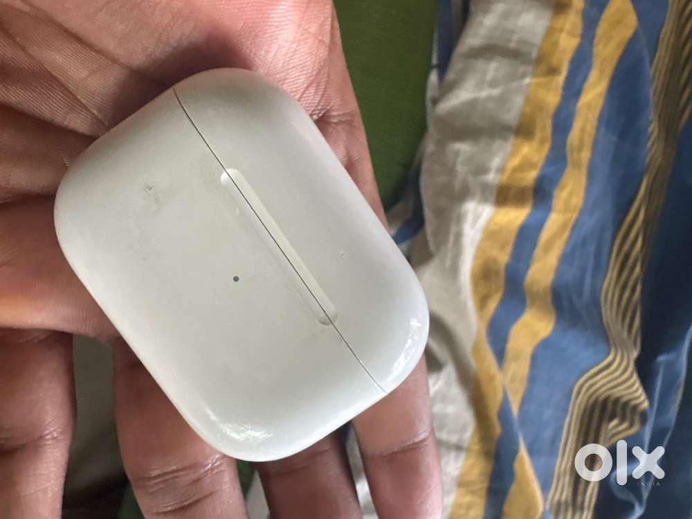 AirPods/ earphones