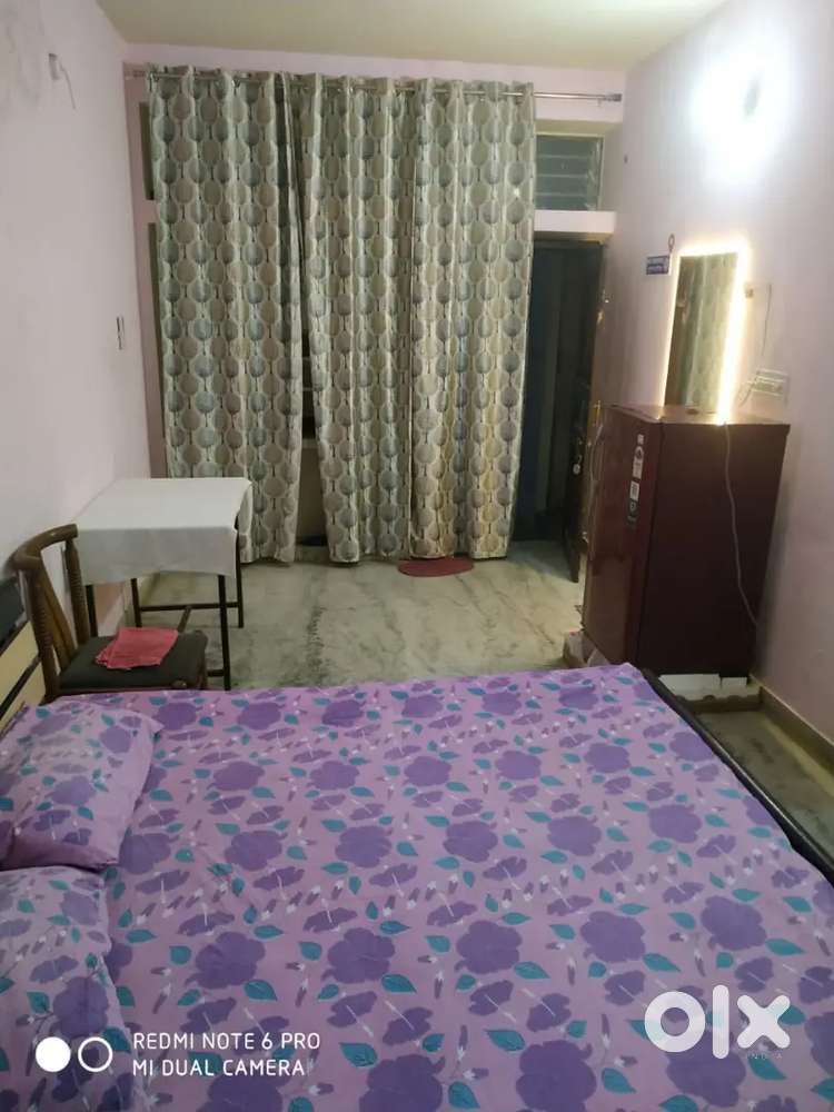 Furnished room available in jawahar Nagar NEAR RAJA PARK