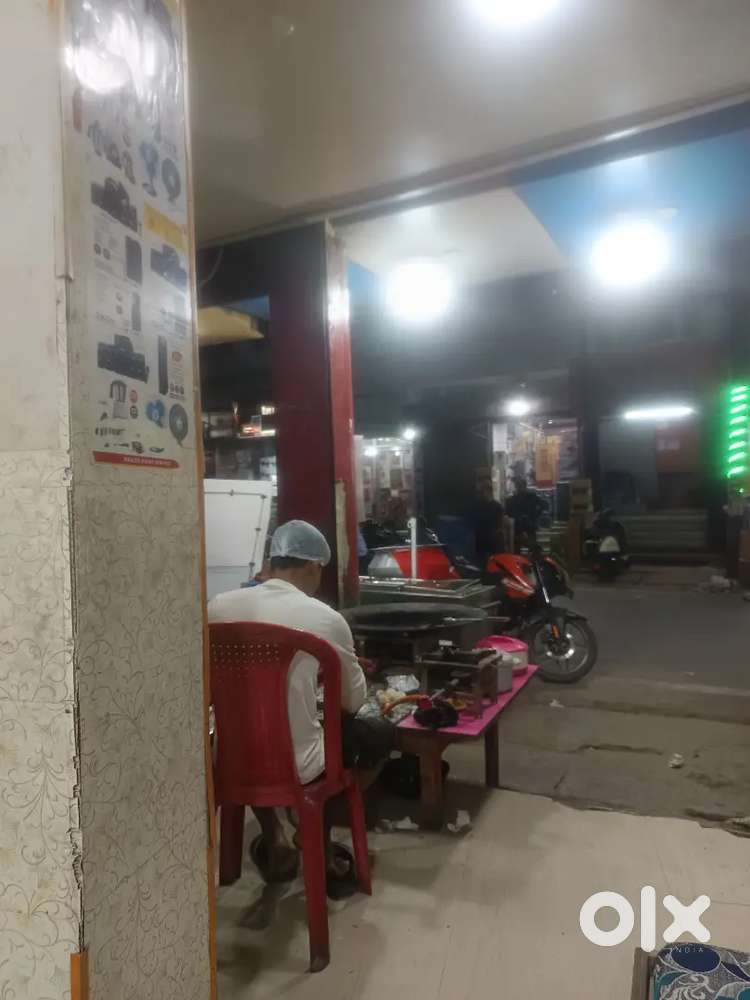 Cook chahiye jo roti or puri bana sake