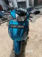 Firozi color ke Maestro scooty hai