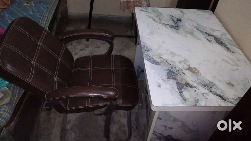 New condition Study table & Chair