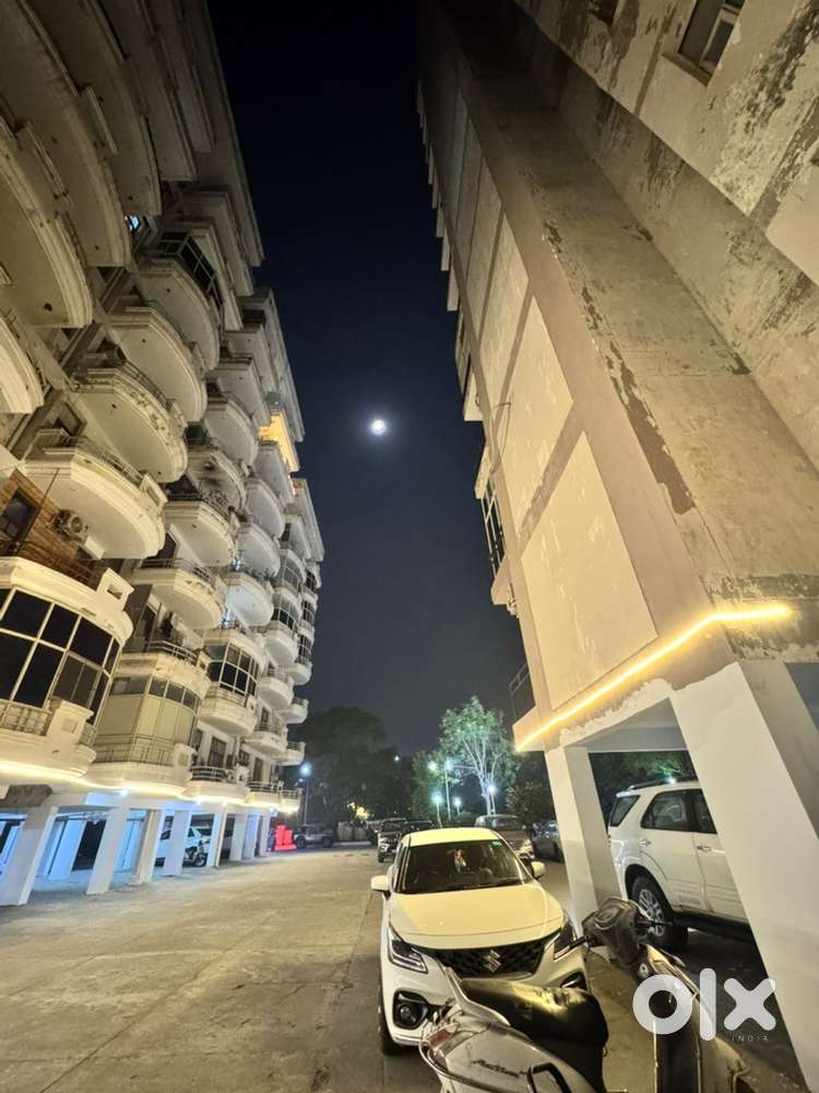 Very spacious, 3 separate big balconies