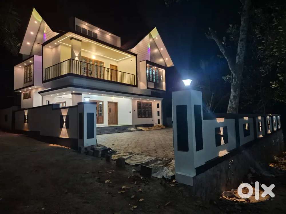 പിണ്ണാക്കിനാട് അടുത്തുള്ള മനോഹരമായ വീട്