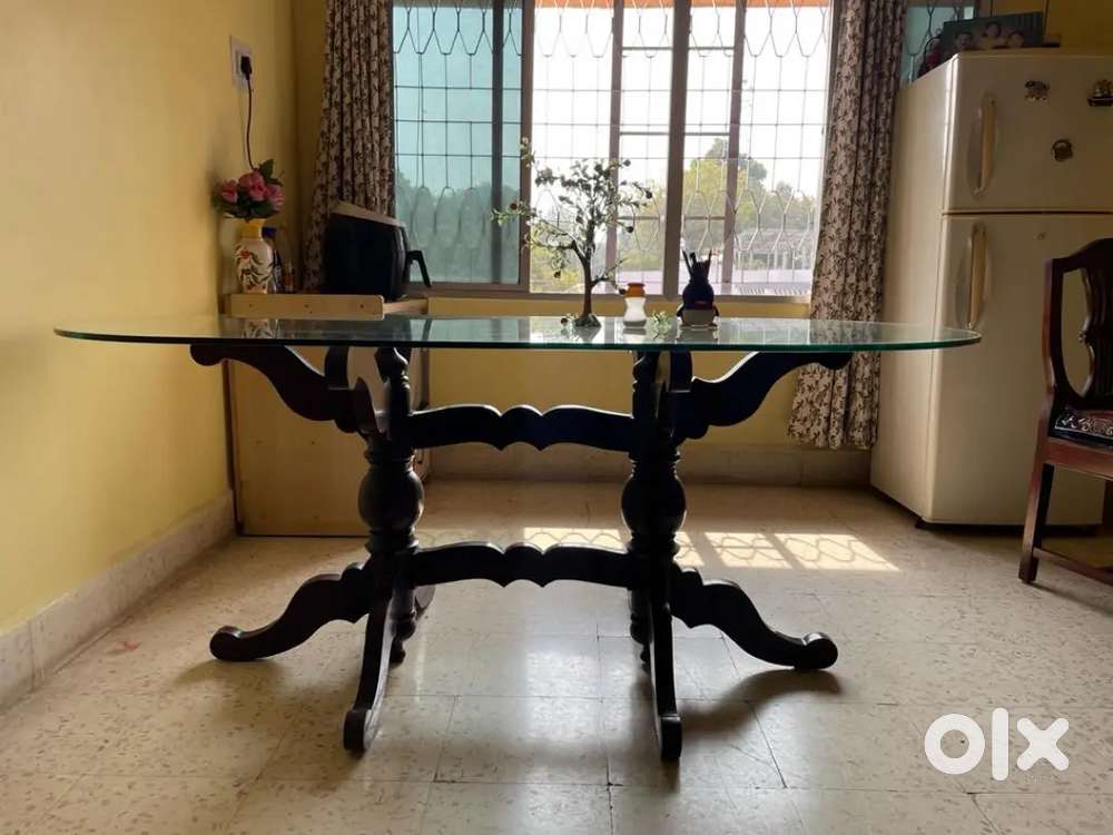 Elegant 6-Seater Oval Glass-Top Dining Table – Premium Teak Wood