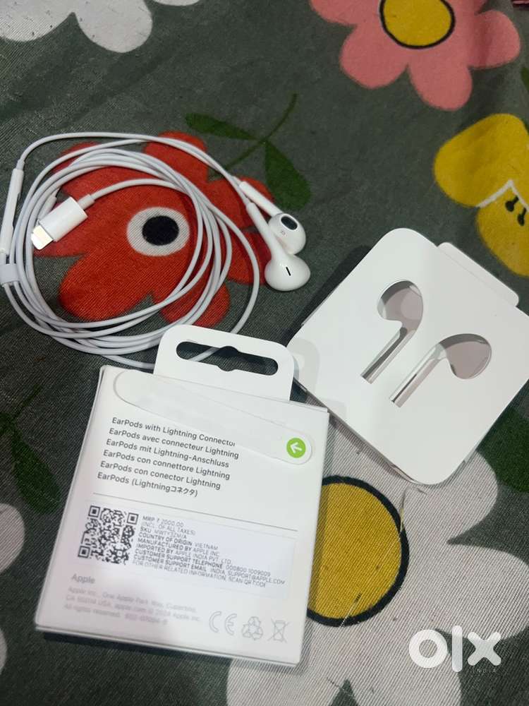 Apple Wired Earphones with Lightening Connectors