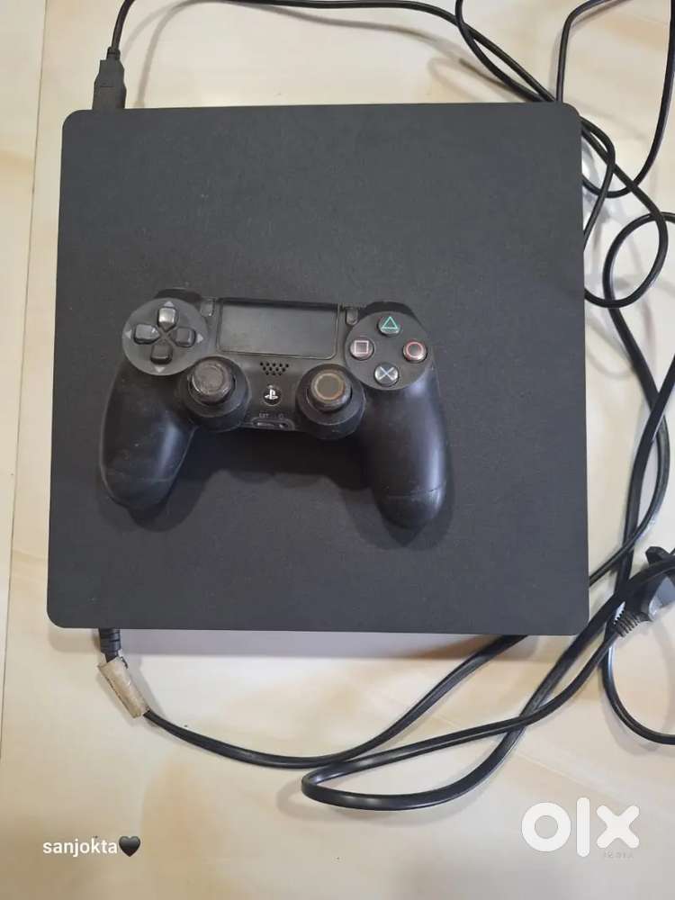 PS4 4 1TB GOOD CONDITION