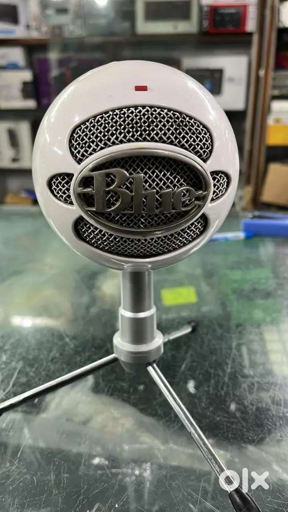Blue yeti mick white color