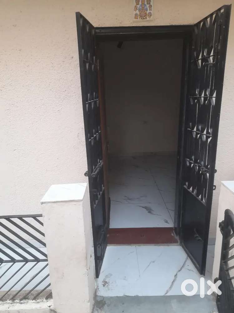 1BHK GROUND FLOOR SEMI FURNISHED IN VASNA ROAD