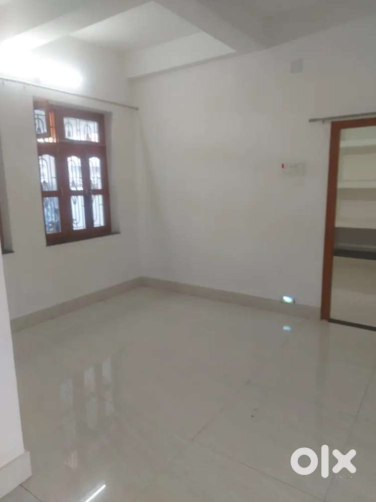 FLAT FOR RENT ON GROUND FLOOR !!