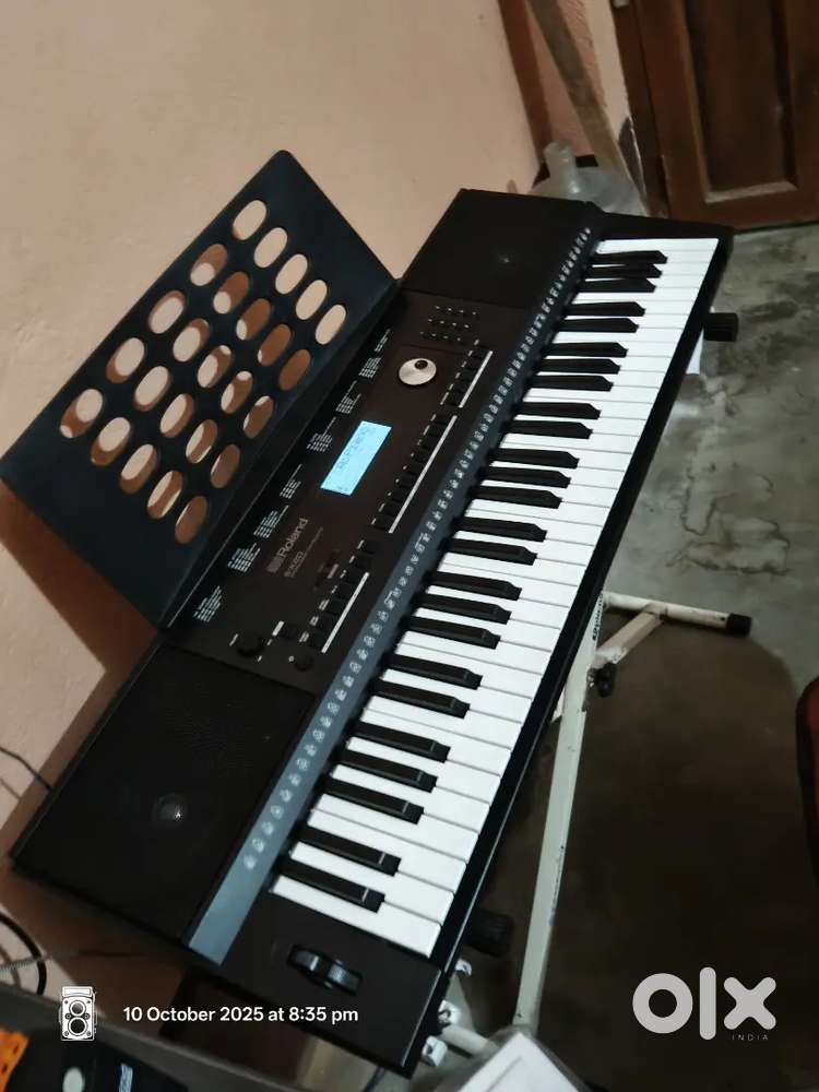 Roland ex20 keyboard(only 6months old)