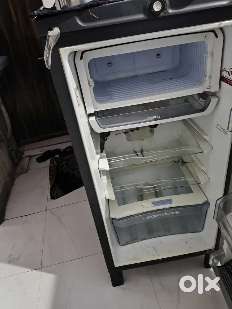 Godrej Refrigerator 190 litre model RDEP 190 CT