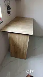 Sturdy Computer Table for Sale – Excellent Condition, 2 Years Old